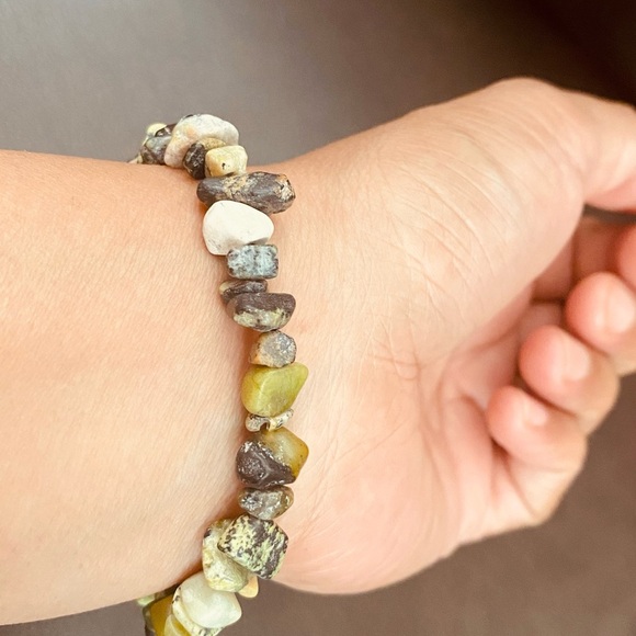 Natural Stone Irregular Beaded Bracelet - Picture 4 of 6